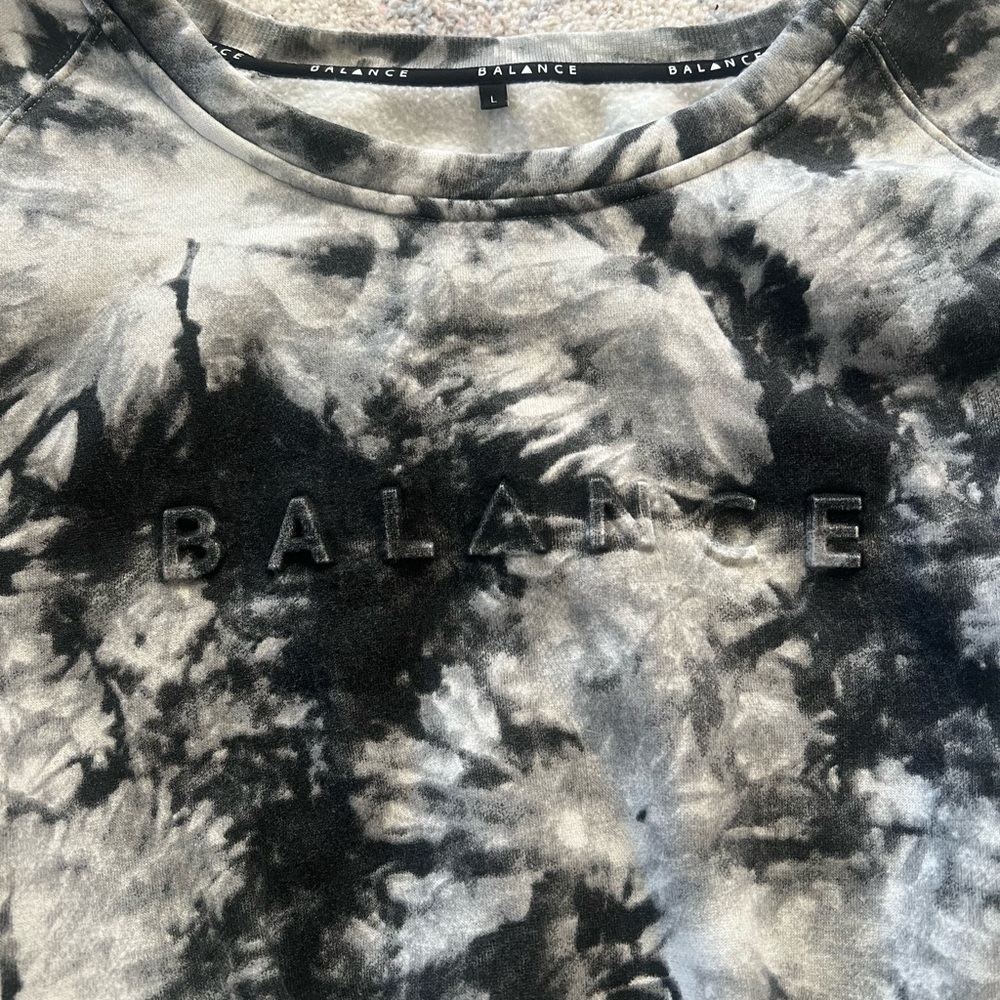Balance collection black and white tie dye long sleeve crop top shirt - Picture 2 of 4